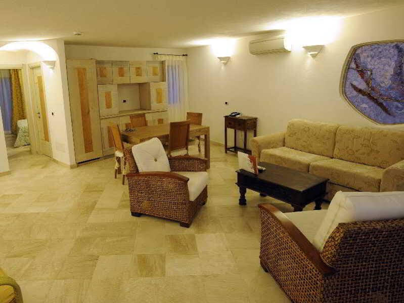 Residence Living Poltu Quatu 阿尔扎凯纳 外观 照片